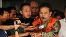 Ekspresi Raja Bonaran Situmeang usai menjalani pemeriksaan lalu ditahan oleh KPK, Jakarta, Senin (6/10/2014) (Liputan6.com/Miftahul Hayat)