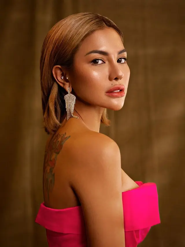 6 Gaya Pemotretran Terbaru Nikita Mirzani, Tampil Bak Barbie