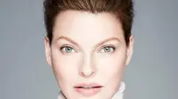 Linda Evangelista. (Instagram/ lindaevangelista untuk ERASA Skincare @erasaskincare)