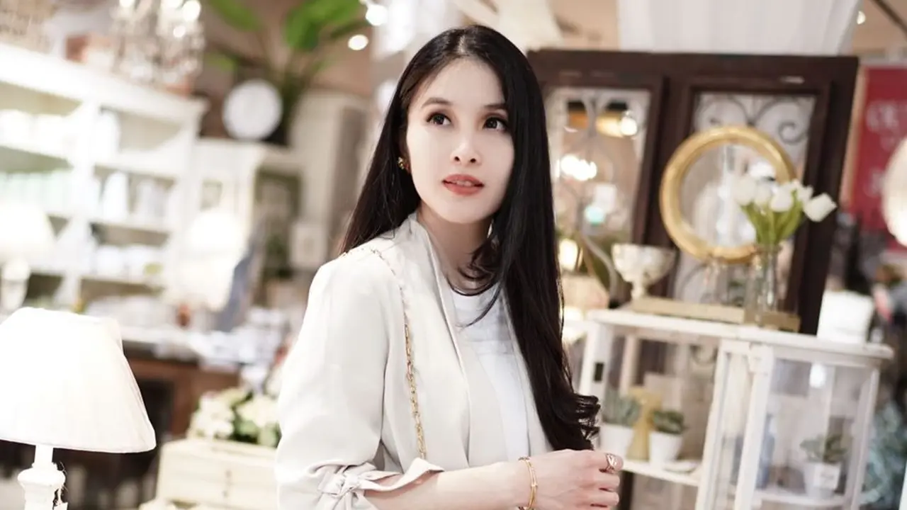 [Fimela] Sandra Dewi