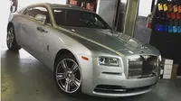 Bingung Pilih Warna Mobil, Chris Brown Minta Saran Fans 