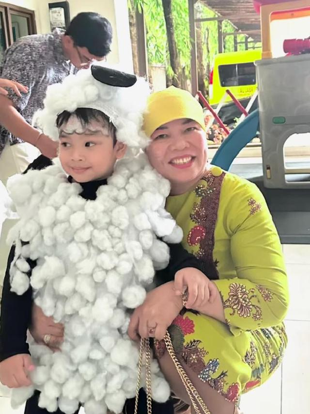 Potret sang oma yang terlihat sangat bangga dengan Gala  (Sumber: Instagram/@dewizuhriati)