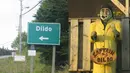 Dildo, Newfoundland, Kanada. Asal usul dari nama Dildo sendiri kurang jelas, tapi sudah digunakan sejak tahun 1711. Kota Dildo selalu kebanjiran turis yang ingin berpose di tempat-tempat umum yang memasang plank nama Dildo besar-besar. ( reddit.com)