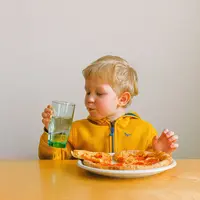 Ilustrasi Anak Makan Credit: pexels.com/AnnaShevts