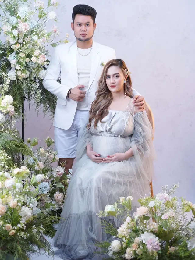 6 Gaya Maternity Shoot Irenne Ghea, Tampil Serasi dengan Noval KDI