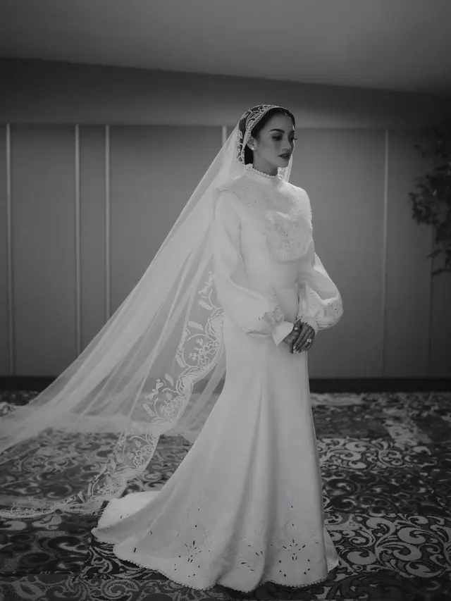 Potret 7 Artis Pakai Gaun Rancangan Desainer Hian Tjen Saat Menikah, Elegan
