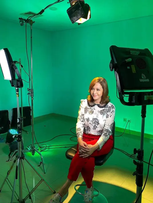 Kemudian Maia menceritakan proses penyembuhan yang hanya dalam waktu lima hari. Di hari keenam, Maia sudah dinyatakan negatif dari Covid-19. Sejumlah obat ia konsumsi untuk kesembuhan dirinya dari virus tersebut. (Instagram/maiaestiantyreal)