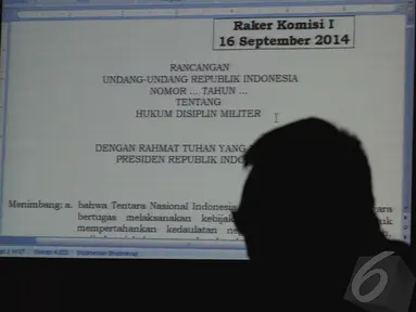 Komisi I DPR RI menggelar Rapat Kerja tertutup membahas RUU Disiplin Prajurit TNI, Senayan, Jakarta, Selasa (16/9/2014) (Liputan6.com/Andrian M Tunay)