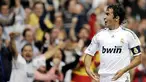 Selebrasi gol dari kapten Real Madrid, Raul Gonzalez, yang membukukan dua gol dalam kemenangan 4-2 atas Valladolid pada lanjutan La Liga di Santiago Bernabeu pada 17 Oktober 2009. AFP PHOTO/PIERRE-PHILIPPE MARCOU