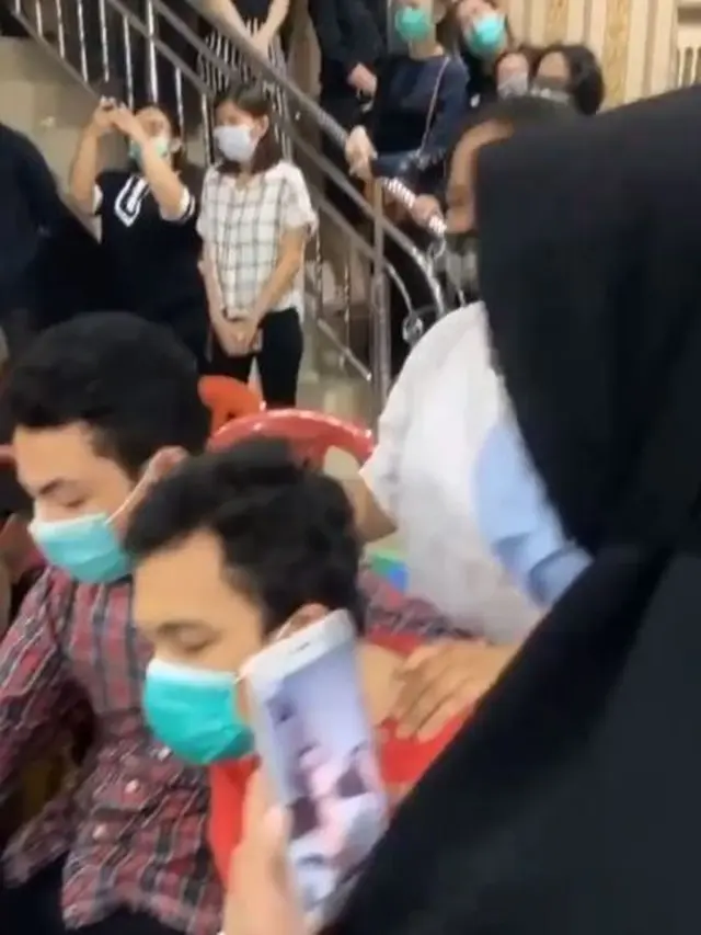 6 Momen Haru Jelang Pemakaman Melisha Sidabutar Idol, Tangis Kembaran Pecah