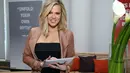 Keluarga Kardashian memang terus menjadi sorotan publik karena kerap membuat sensasi. Salah satunya ialah, Khloe Kardashian yang beberapa waktu lalu pergi diam-diam ke klinik kecantikan bedah plastik. (AFP/Bintang.com)