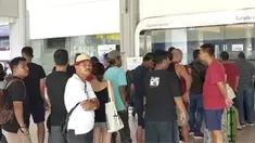 Calon penumpang menukarkan tiketnya karena ingin memakai moda transportasi lain.