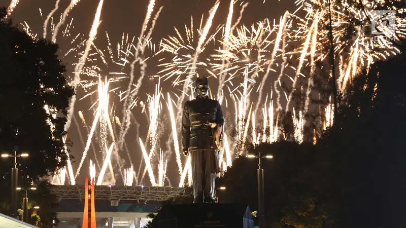 Pembukaan Asian Games 2018, Patung Sukarno Bermandi Cahaya Kembang Api