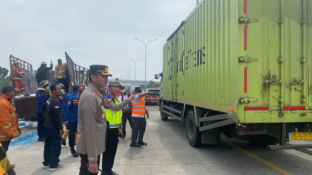 Kecelakaan di tol Pemalang, Jawa Tengah menyebabkan tiga orang meninggal dunia. (Foto: Liputan6.com/Humas Polres Pemalang)