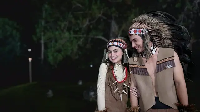 7 Potret Junior Roberts dan Raisya Bawazier Pakai Kostum Indian