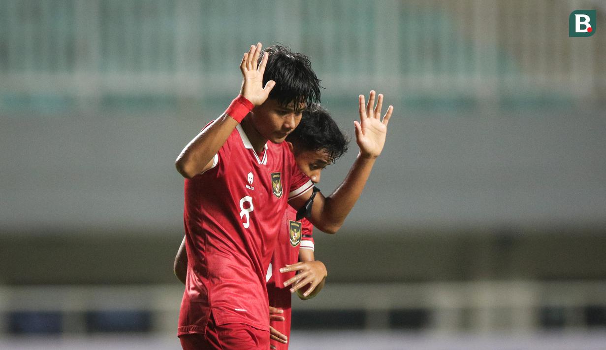 Pada kemenangan besar 14-0 itu, semua pemain Timnas Indonesia tidak melakukan selebrasi. Bahkan, Arkan Kaka sang pencetak hattrick pun menolak untuk merayakan golnya secara berlebihan. (Bola.com/Bagaskara Lazuardi)