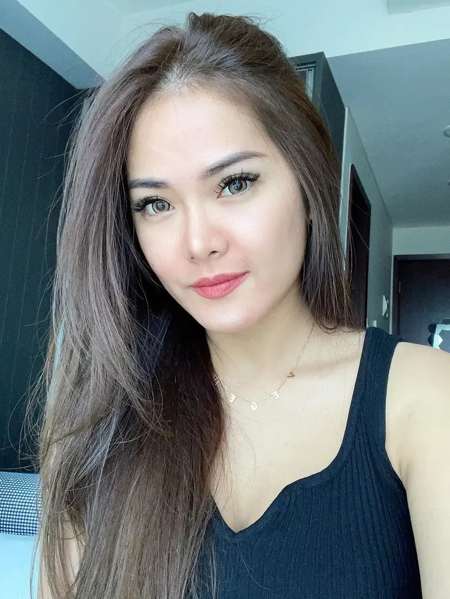 8 Potret Vegen Acni, Mantan Istri Pertama Vincent Raditya yang Curi Perhatian