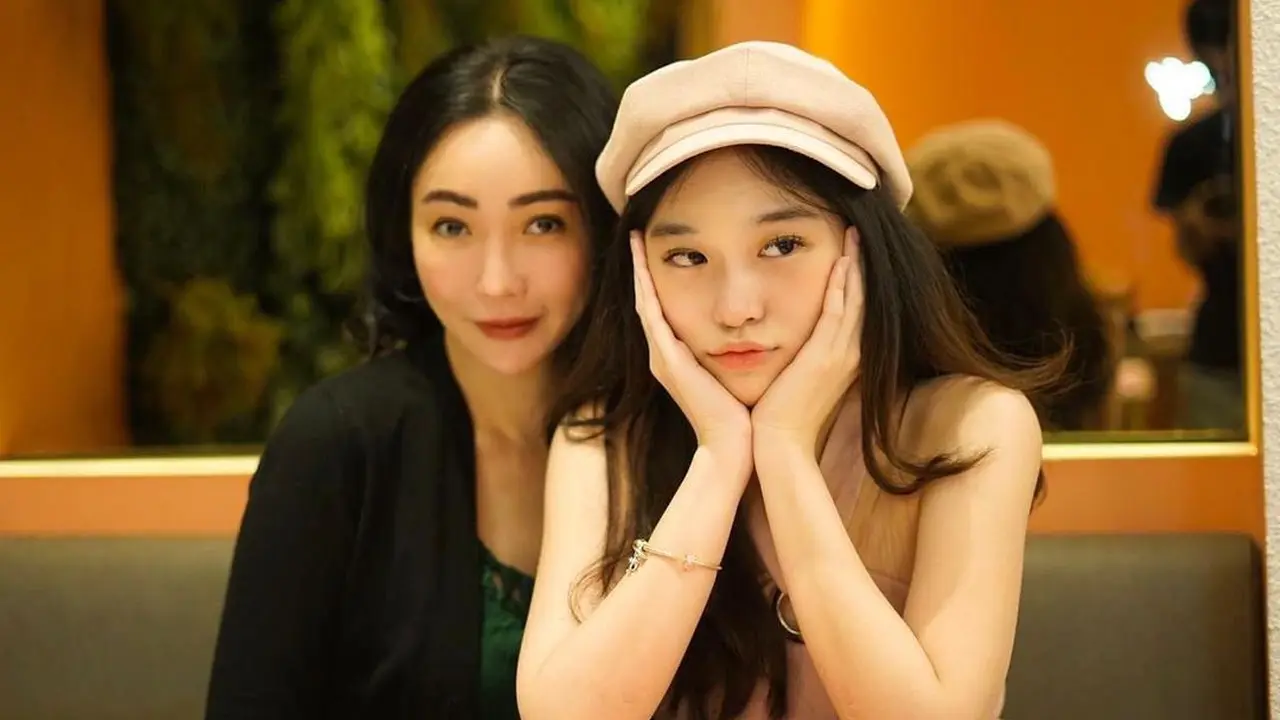 Potret Kedekatan Livy Renata Bersama Sang Ibu Susana Rahardjo