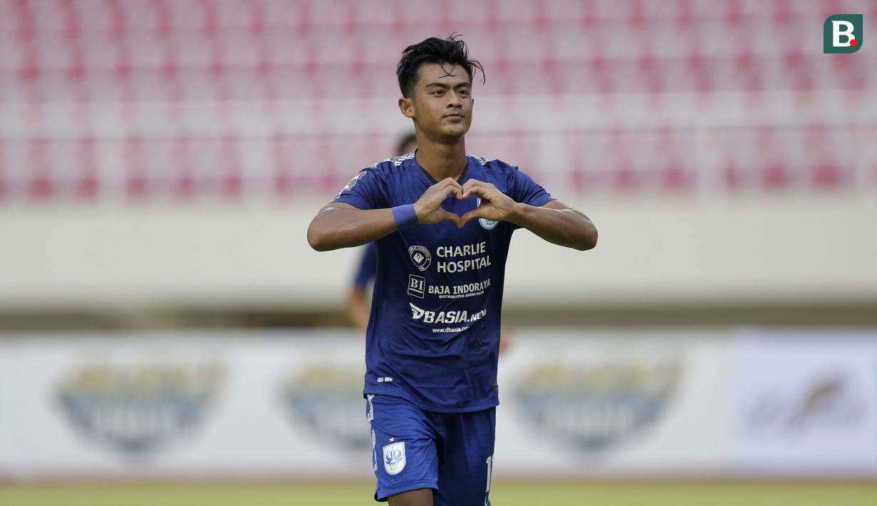Pratama Arhan punya peran penting di skuad PSIS Semarang pada Piala Menpora 2021. Pemain berusia 19 tahun itu menjadi pilihan utama di sektor kiri pertahanan. (Bola.com/Arief Bagus)