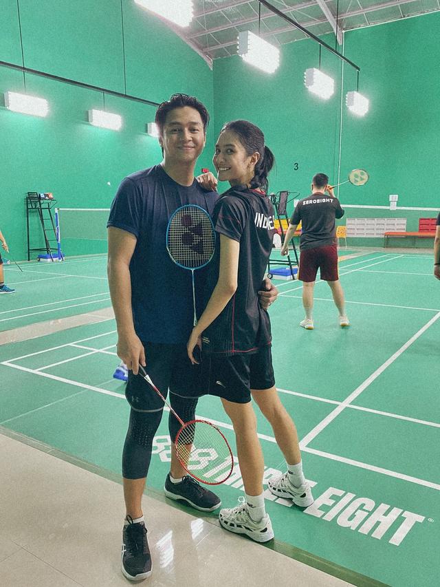7 Momen Badminton Date Mikha Tambayong dan Deva Mahenra yang Tampil Kompak