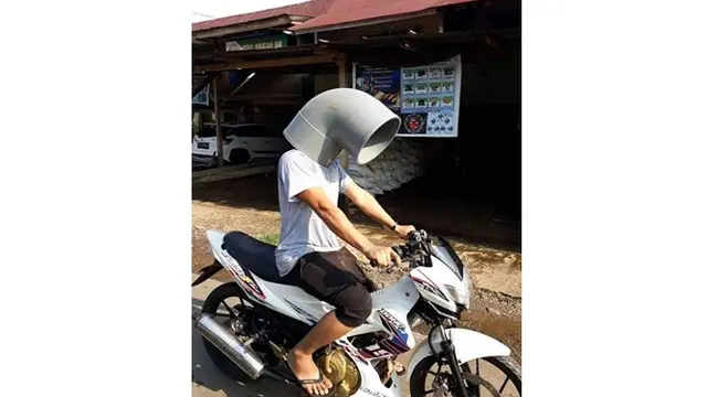 6 Potret Nyeleneh Orang Bawa Barang di Motor Ini Kocak