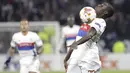 Aksi pemain Lyon, Ferland Mendy melakukan kontrol bola saat melawan Everton pada laga grup E Europe League di Groupama Stadium, Lyon, (2/11/2017). Everton kalah 0-3. (AP/Laurent Cipriani)