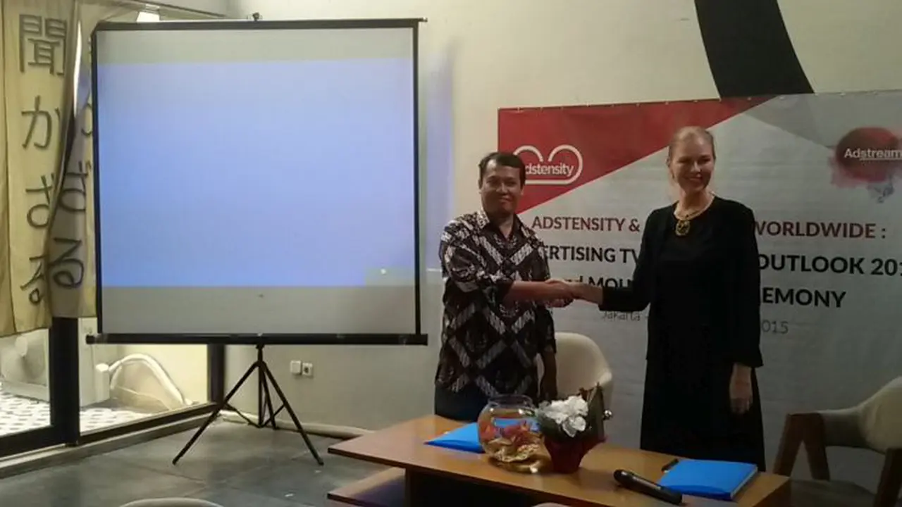 PT Sigi Kaca Pariwara menjalin kerja sama dengan  Adstream Worldwide. 