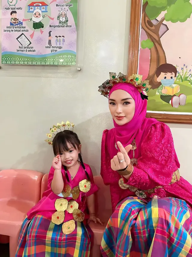 Zaskia Gotik berhijab