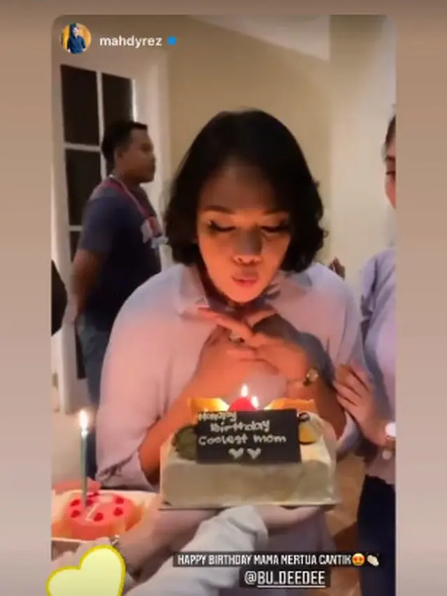 Dapat Kejutan dari 3 Keluarga, Ini 6 Momen Kejutan Ultah Dian Nitami ke-50
