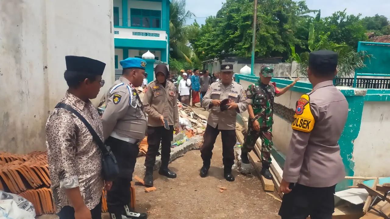 Atap Pesantren Syech Abdul Qodir Jaelani Situbondo Ambruk