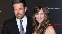 Ben Affleck dan Jennifer Garner yang memutuskan bercerai, ternyata masih menyimpan rasa cinta [Foto: Cosmopolitan]