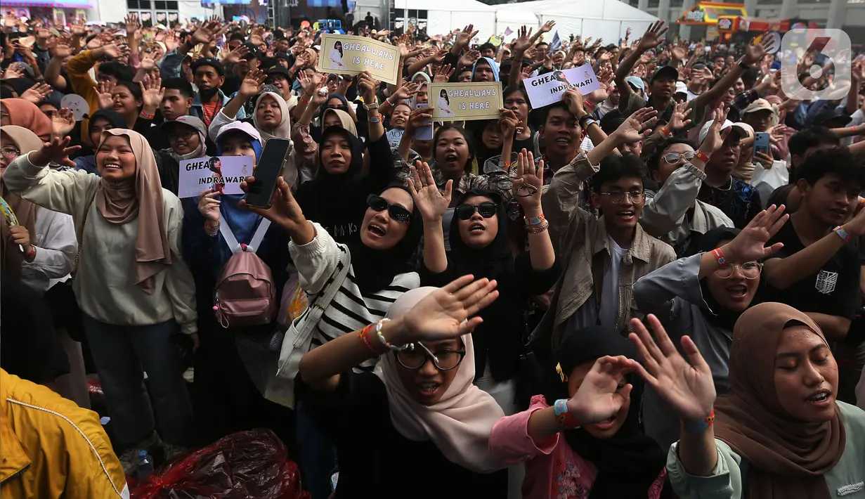 Keseruan Soscial Chic bertambah dengan hadirnya deretan penyanyi yang akan tampil menghibur. (Liputan6.com/Angga Yuniar)