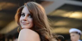 Lana Del Rey mengatakan bahwa ia baik-baik saja dua hari setelah polisi berhasil menangkap pelaku yang jampir menculiknya. (bbc.co.uk)
