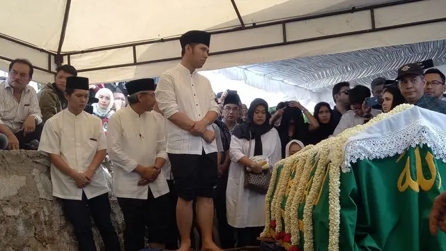 Pemakaman EriL Dardak
