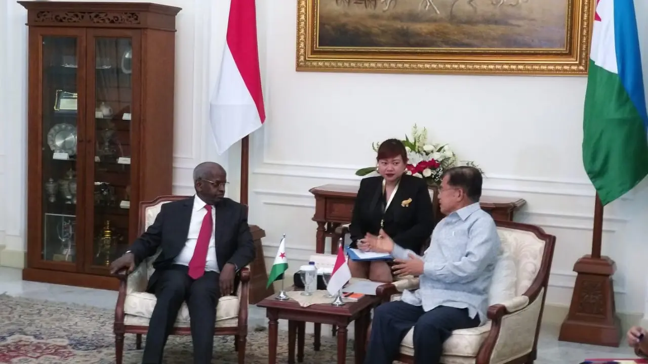 Wapres Jusuf Kalla Saat Menerima Kedatangan Perdana Menteri Republik Djibouti HE Mr. Abdoulkader Kamil Mohamed. (Foto: Merdeka.com)