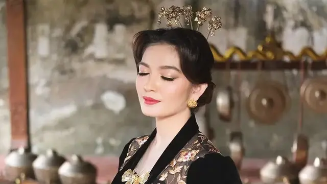 Inspirasi Kebaya Tradisional Modern dari Keluarga Jokowi Cocok untuk Hari Kartini. [@selvie_ananda_]