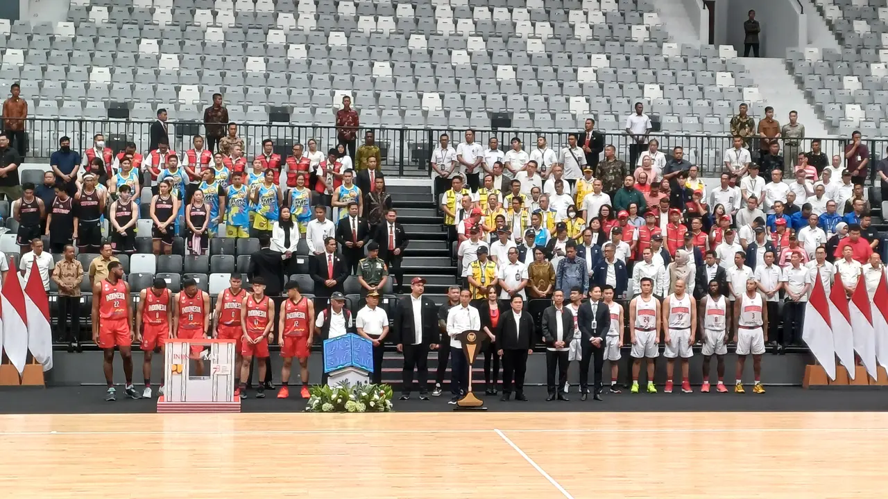 Presiden Joko Widodo (Jokowi) meresmikan Indoor Multifunction Stadium (IMS) atau Indonesia Arena di Kompleks Gelora Bung Karno (GBK), Jakarta, Senin (7/8/2023). (Maulandy/Liputan6.com)