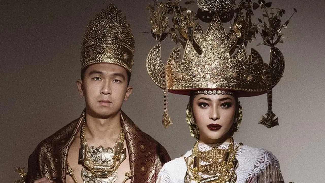 5 Foto Prewedding Nikita Willy Pakai Siger Pepadun, Banjir Pujian
