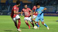 Duel Bali United Vs Persela pada 16 besar Piala Indonesia 2018. (Bola.com/Aditya Wany)