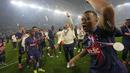 Berkat kemenangan ini, PSG sukses mengawinkan gelar juara Ligue 1 dengan juara Coupe de France 2023/2024.  (AP Photo/Michel Euler)