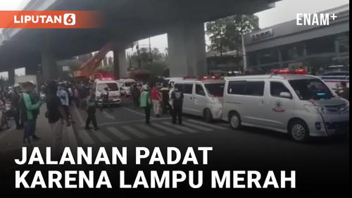 VIDEO: Kejadian Kecelakaan Cibubur, Jalanan Cukup Padat karena Tunggu Lampu Merah