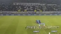 Suasana Stadion Gelora Bandung Lautan Api (GBLA) saat Persib Bandung menjamu PSS Sleman pada laga pekan 30 BRI Liga 1 2024/2025, Sabtu (26/4/2025). (Bola.com/Erwin Snaz)