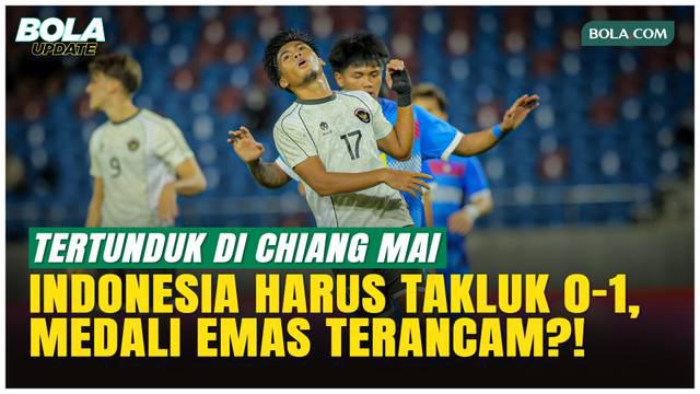 Timnas Indonesia U-22 menelan kekalahan 0-1 dari Filipina dalam laga Grup C SEA Games 2025 yang digelar di 700th Anniversary Stadium, Chiang Mai, Senin (8/12/2025). Momen raut wajah murung para pemain, bagaimana situasi di lapangan setelah peluit akh...