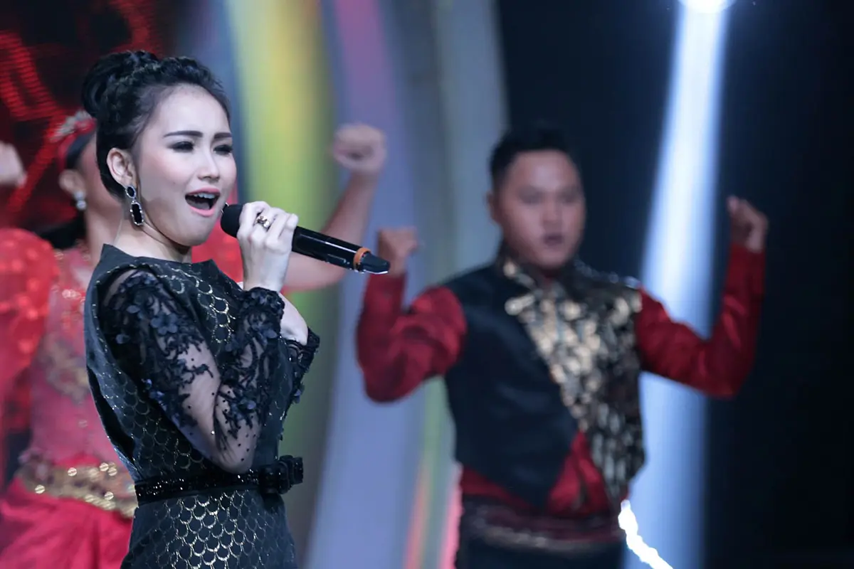 [Bintang] Ayu Ting Ting