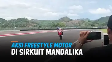 Beredar sebuah unggahan video aksi freestyle dua pengendara motor berdurasi 1 menit 20 detik. Mereka berkendara lengkap menggunakan helm dan sarung tangan di trek utama Sirkuit Pertamina Mandalika.