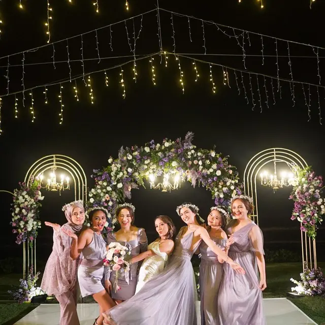 6 Potret Shandy Aulia Jadi Bridesmaid di Pernikahan Sahabat, 16 Tahun Berteman
