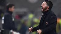 Gennaro Gattuso merayakan kemenangan AC Milan atas Bologna, Minggu (10/12/2017). (AFP / MARCO BERTORELLO)