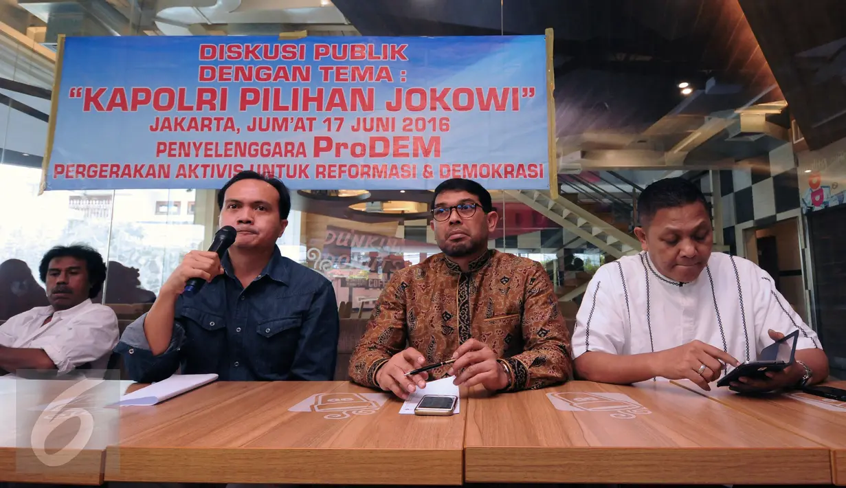 Wakil Ketua Komisi III DPR, M Nasir Djamil (kedua kanan) saat menghadiri diskusi Kapolri Pilihan Jokowi di Jakarta, Jumat (17/6/2016). Diskusi membahas dipilihnya Komjen Pol Tito Tito Karnavian sebagai calon kapolri. (Liputan6.com/Helmi Fithriansyah)