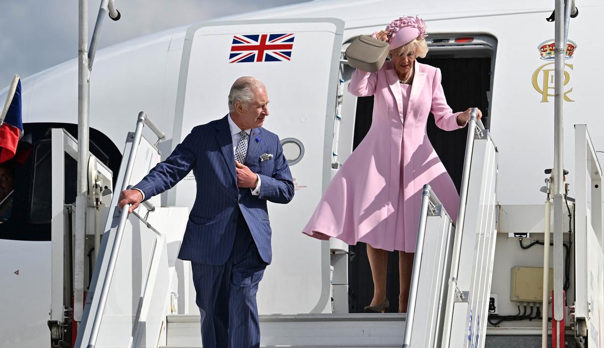 Tiba di Prancis, Raja Inggris Charles III dan Ratu Camilla Disambut PM ...