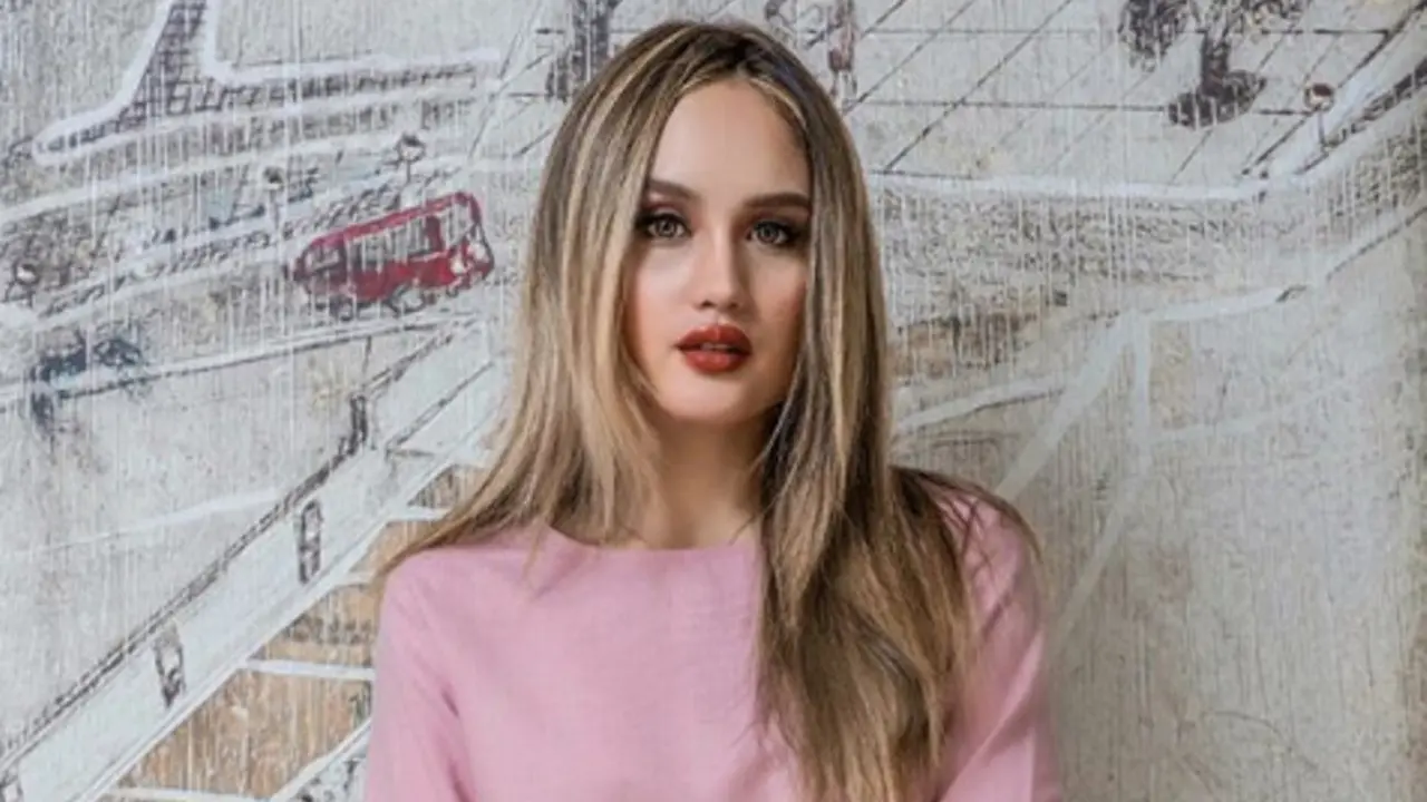 Dari Cinta Laura, Belajar Bikin Riasan Mata Smokey Eye Super Seksi